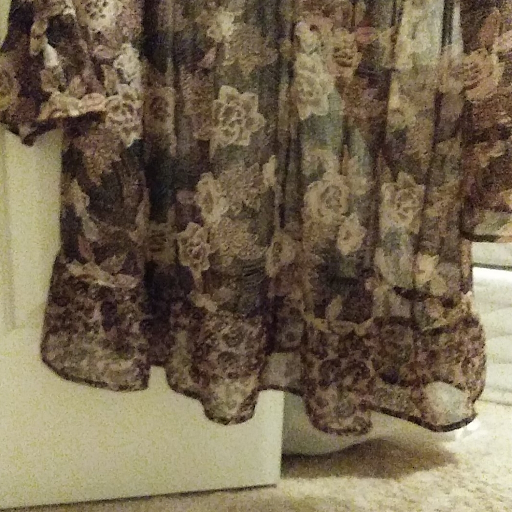 Dress - Picture 2 of 4